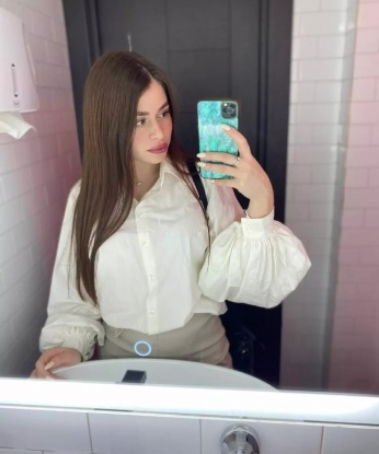 Хочешь окунуться в мир страсти и наслаждения? Я - именно та, кто тебе нужен. Развратная шатенка приглашает в гости для интимной встречи. Обещаю, не пожалеешь! 2551, 20 лет