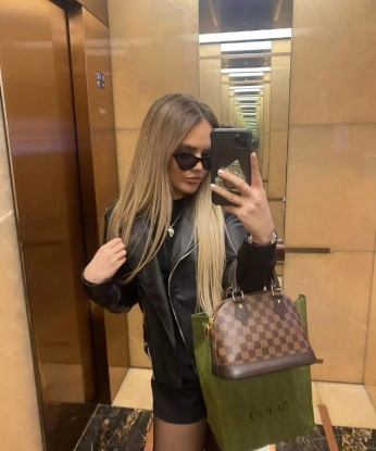 ✨ Я умелая и игривая компания, всегда готовая оказать персональные услуги и помочь тебе окунуться в мир наслаждений. 🌹 Мои опытные руки и нежное тело создадут незабываемую атмосферу нашей встречи. 💋
Возможности, которые я предлагаю, огромны. Разнообразие массажей, стриптиз, ролевые игры и даже бдсм - выбирать только тебе. Я готова исполнить твои самые сокровенные фантазии и сделать нашу встречу незабываемой. 💫
Мои фото подтверждают мою красоту и сексуальность – каждая мельчайшая деталь о нашем потрясающем свидании будет зафиксирована в них. 📷
Не верь мне на слово – почитай отзывы обо мне. Мои клиенты отмечают мою профессионализм, доверие и страстность. 💖
Ты можешь наслаждаться мной в Москве. Наши встречи могут проходить у меня или я приеду к тебе, чтобы ты смог расслабиться и забыть о проблемах дня. 🌃
Не упусти возможность испытать настоящую страсть и нежность вместе со мной. Со мной ты познаешь новые грани удовольствия. 🌟 3673, 22 года